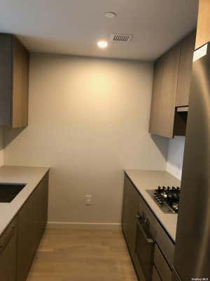 1 bed, 2 baths, 572 sqft, $2,600, Unit 7E