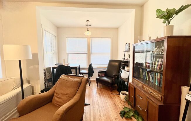 2 beds, 1 bath, $1,995, Unit 4750M-3N