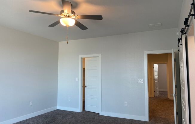 3 beds, 2.5 baths, $2,000, Unit #121