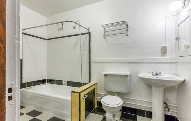 1 bed, 1 bath, 860 sqft, $1,700, Unit 01