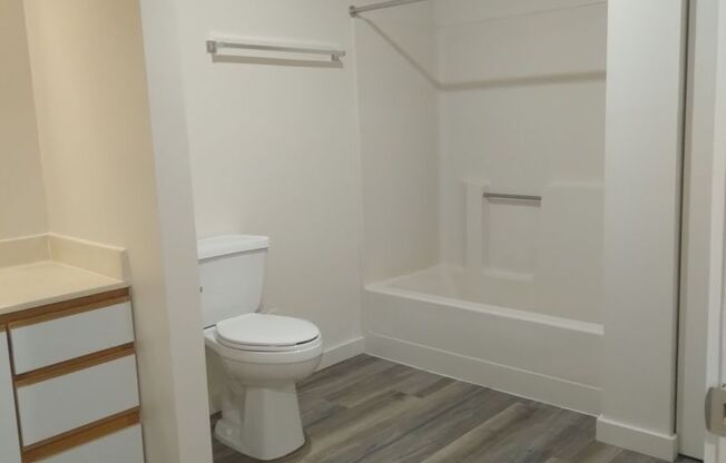 1 bed, 1 bath, 784 sqft, $1,200, Unit 119