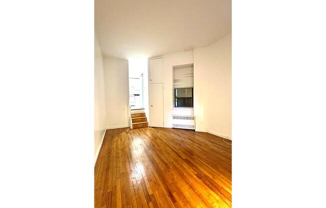 1 bed, 1 bath, $3,000, Unit 1A