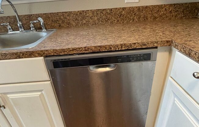 2 beds, 1 bath, 945 sqft, $1,575, Unit 052