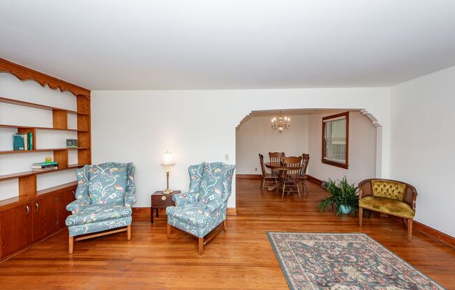 3 Bedroom Classic Summerville Home!