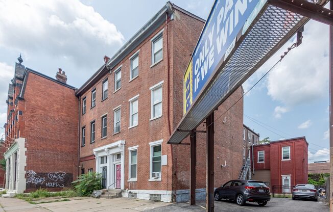 *** Amazing Southside location * Pet Friendly * Spacious Apartments * On E. Carson St * Available Now * Renovated ***