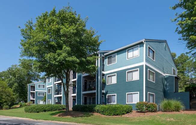 Vinings GA Atlanta Apartments with Full size Washer and Dryer - Wynnwood Vinings - Property Exterior with professional landscaping