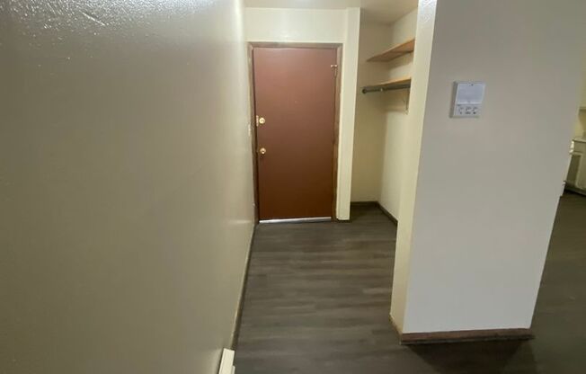 2 beds, 1 bath, 900 sqft, $999, Unit Custer-120