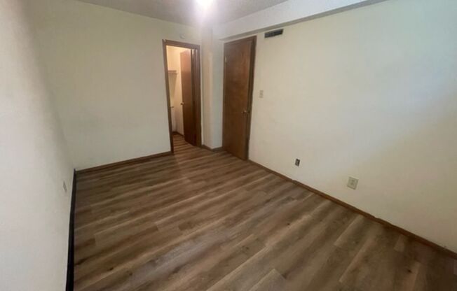 2 beds, 1 bath, 650 sqft, $700, Unit Unit 6