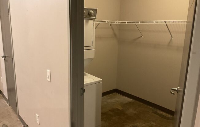 Studio, 1 bath, 548 sqft, $1,295, Unit B05