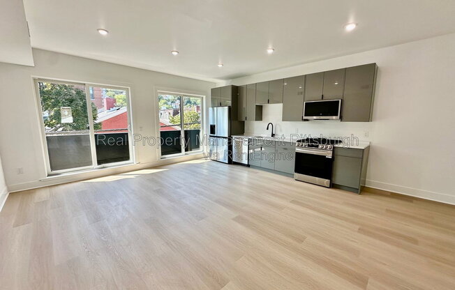 1403 SARAH ST