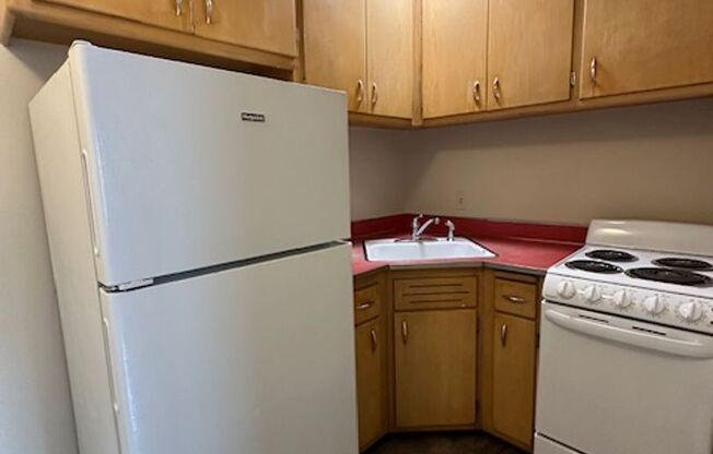 Cozy 1BR in Riverwest $895 – Heat Included | Hardwood Floors | Storage + Laundry
