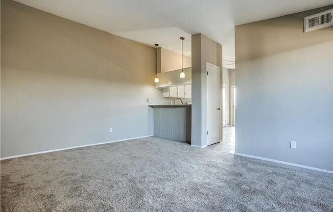 2 beds, 1 bath, $1,225, Unit # 202