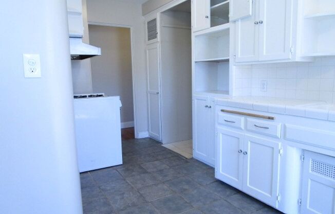 3 beds, 1 bath, $3,695