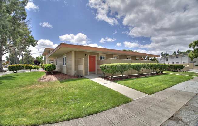 Green Spaces With Mature Trees at 720 North Apartments, Sunnyvale