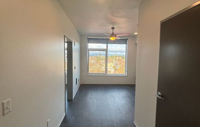 1 bed, 1 bath, 442 sqft, $1,558, Unit 601