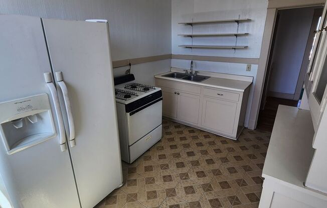 2 beds, 1 bath, 900 sqft, $900