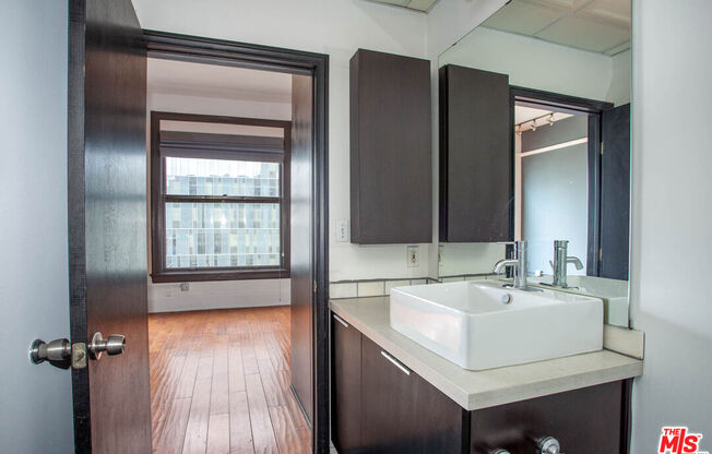 Studio, 1 bath, 760 sqft, $2,250, Unit 714