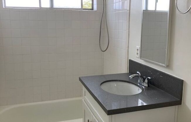 Studio, 1 bath, 450 sqft, $1,570, Unit 21