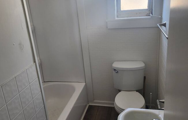 Comfortable 2-Bedroom Duplex Near Downtown Greenville