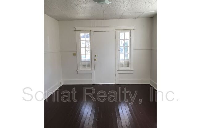 2 beds, 1 bath, 860 sqft, $1,025