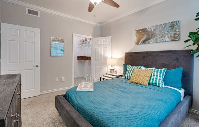 Gorgeous Bedroom at The Brazos, Dallas, 75287