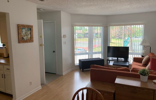 1 bed, 1 bath, $1,100, Unit Unit L