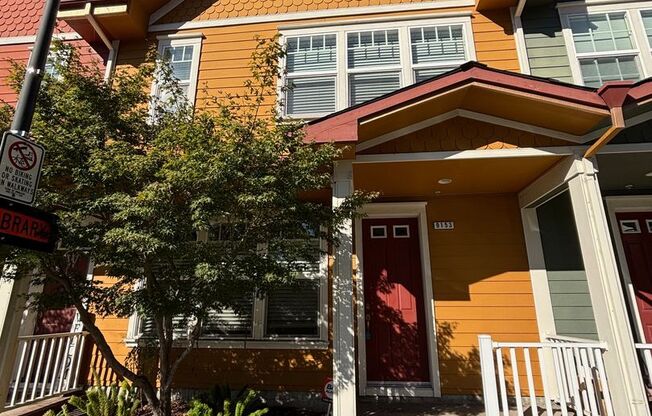 MOVE IN SPECIAL: $1,000.00 OFF THE FIRST MONTHS RENT!!!! 3 Bedroom 2.5 Bathroom Townhome within walking distance to Windsor Town Green with A/C