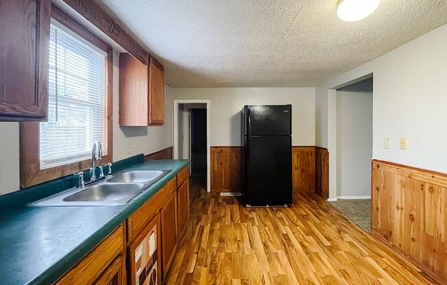 3 beds, 1 bath, $1,200