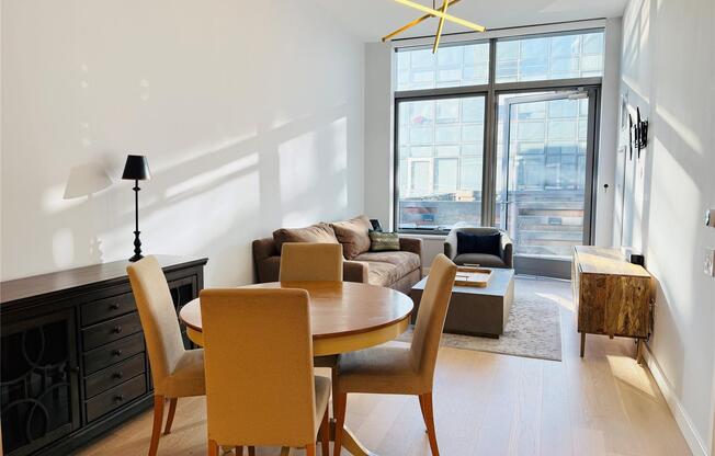 1 bed, 1 bath, 701 sqft, $5,000, Unit 533