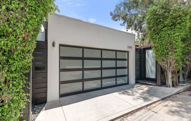 Architectural Contemporary with Panoramic Views & Resort-Caliber Outdoor Living in Franklin Hills