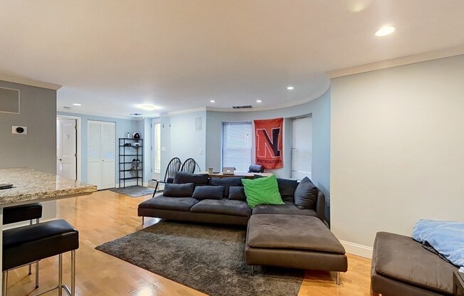 78 Gainsborough St 106