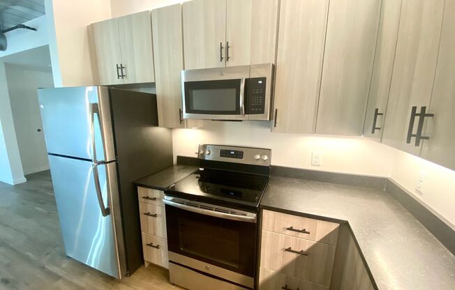 2 beds, 1 bath, 835 sqft, $2,295, Unit Unit 205