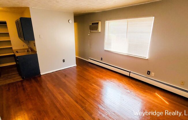 1 bed, 1 bath, 635 sqft, $730, Unit #10