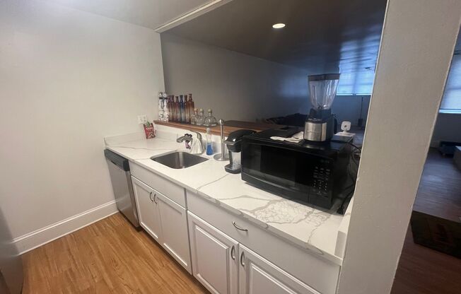 1 bed, 1 bath, $1,350, Unit 114 Apt. B