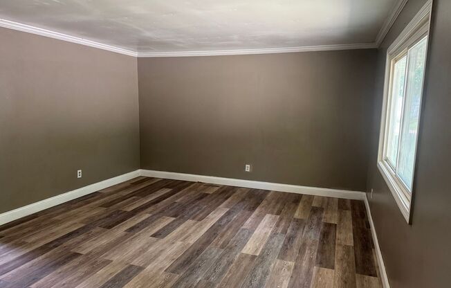2 Bedroom | 1 bath - Remodeled Unit Located in Springfield!
