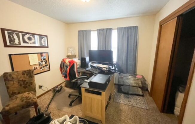 2 beds, 1 bath, $700, Unit 518 Osage Unit 3