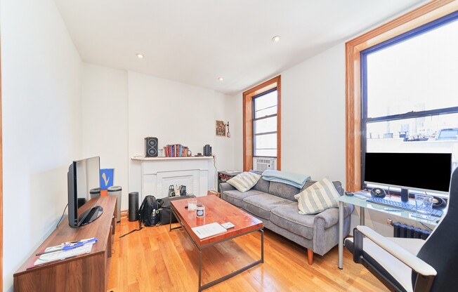 362 W 36 ST
