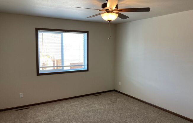 3 beds, 3 baths, $1,995, Unit 6476