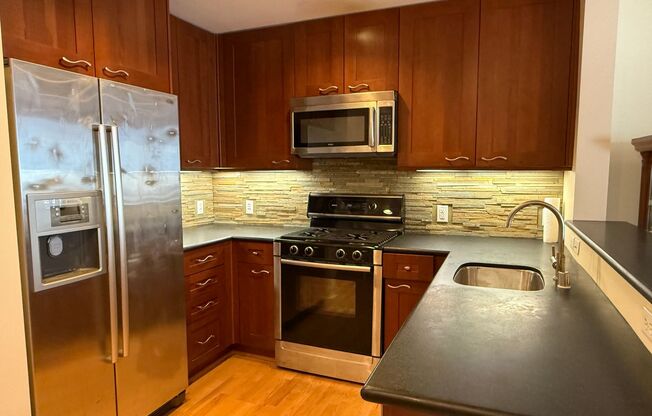 Modern Condo in the Heart of the City's Lower Pacific Heights Neighborhood