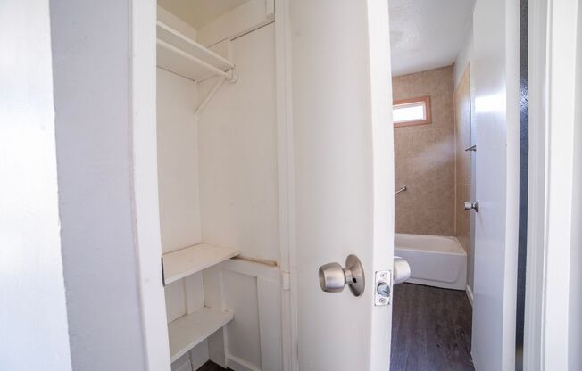 2 beds, 1 bath, $1,750, Unit 08