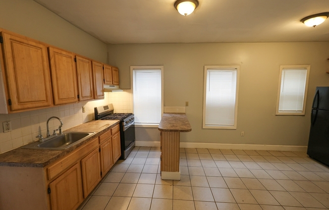 4 beds, 1 bath, 1,200 sqft, $3,600, Unit 2