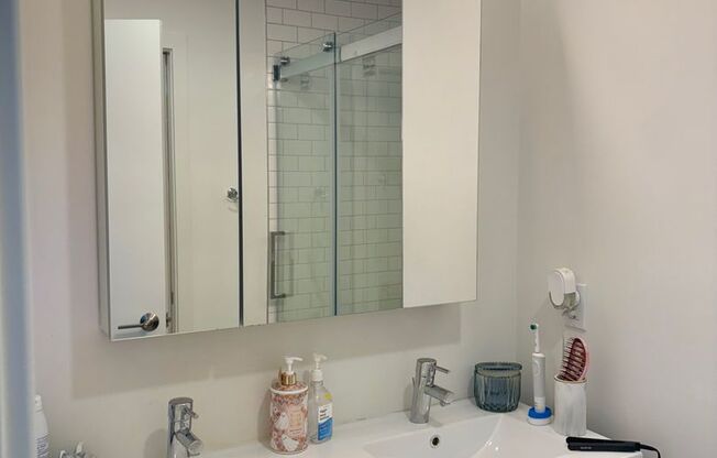2 beds, 2 baths, $1,645, Unit 401