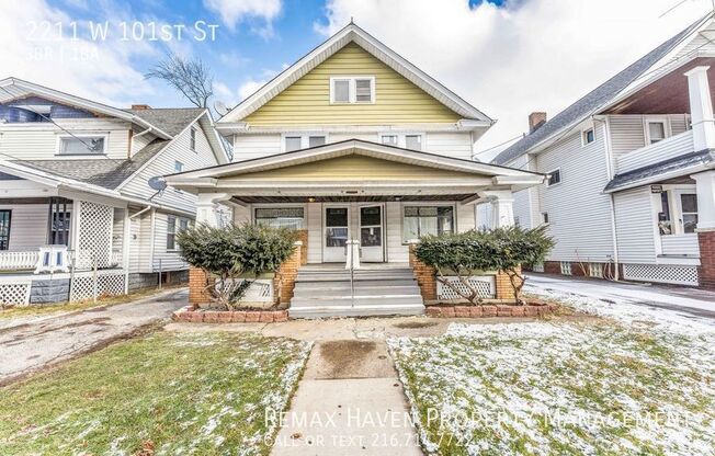 2211 W 101 ST