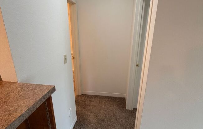 2 beds, 1 bath, $1,450, Unit 19