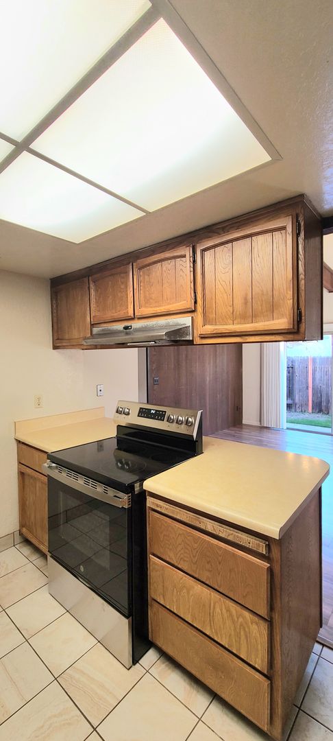 2 beds, 2 baths, $2,095, Unit 2306 IMRAN DR