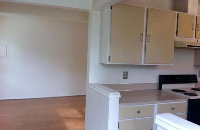 Cozy 2 Bed 1 Bath in Upper West Bremerton