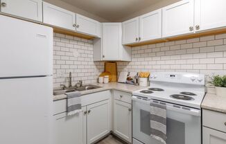 2 beds, 1 bath, 850 sqft, $785, Unit 3712-12