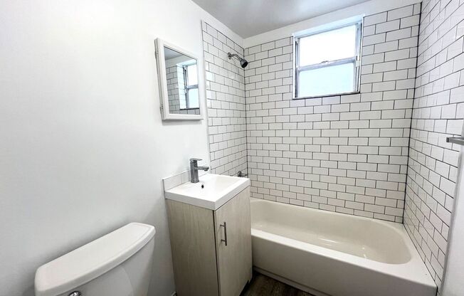 2 beds, 1 bath, $1,950, Unit 1805-202