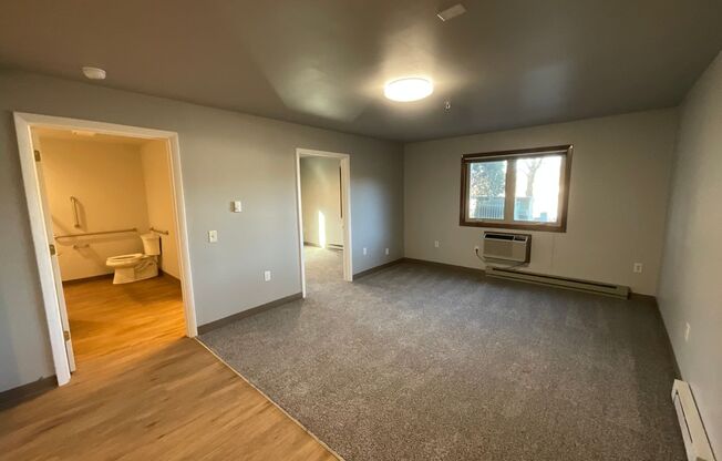 2 beds, 1 bath, 2 sqft, $1,195, Unit 1038 Fond du Lac Ave Unit 101