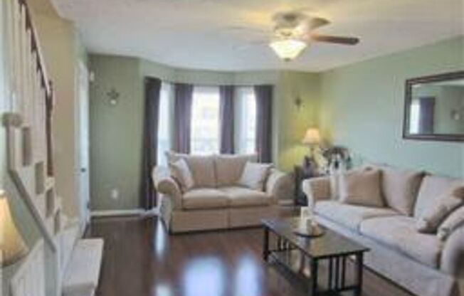 3 beds, 2 baths, $1,525